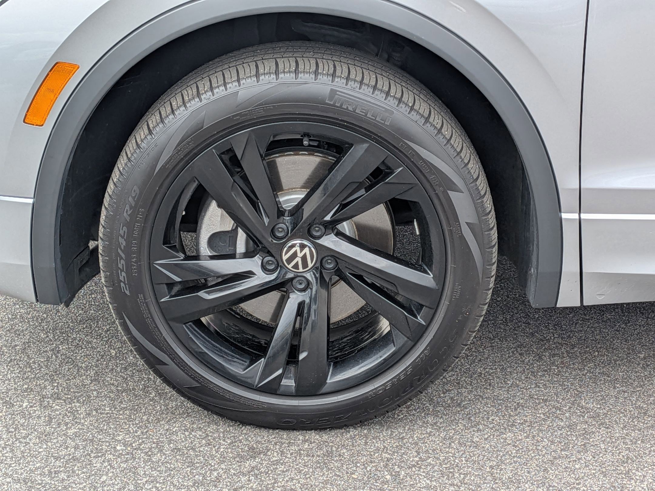 Used 2024 Volkswagen Tiguan SE R-Line image 10