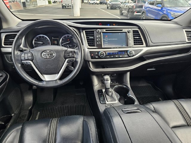 Used 2017 Toyota Highlander SE AWD/4WD image 20