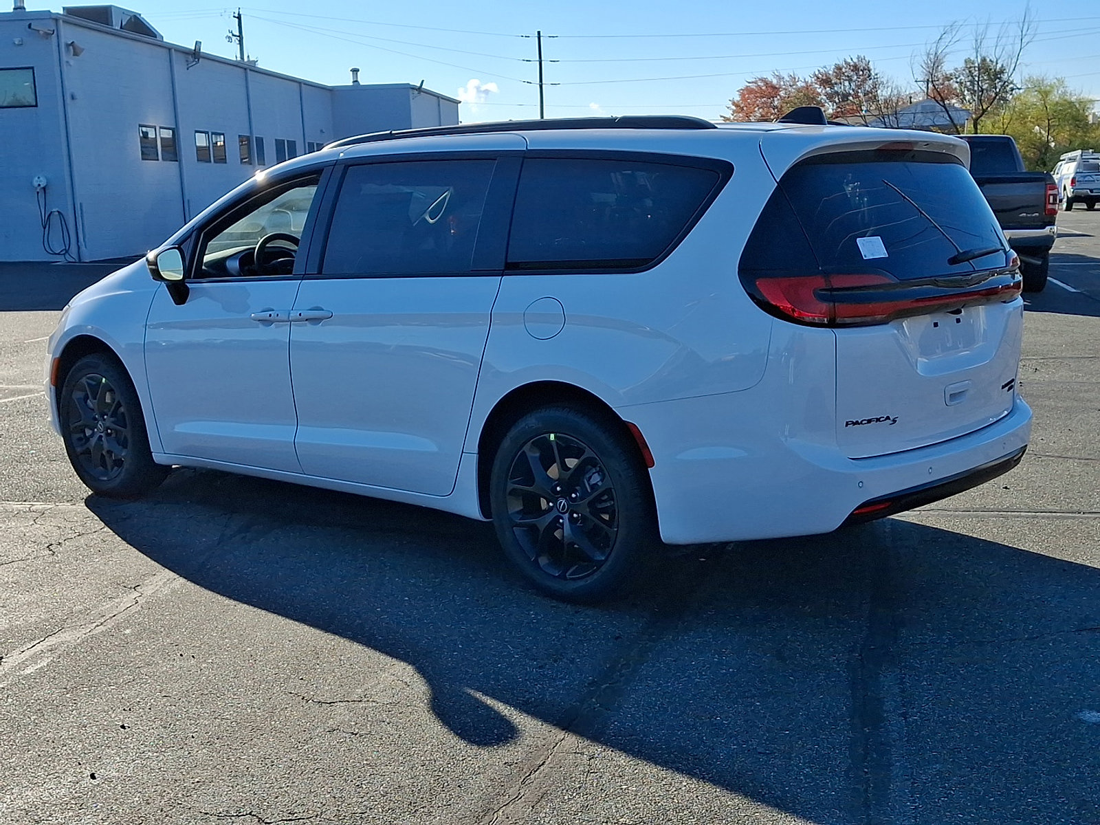 New 2026 Chrysler Pacifica Limited w/ S Appearance Package image 3