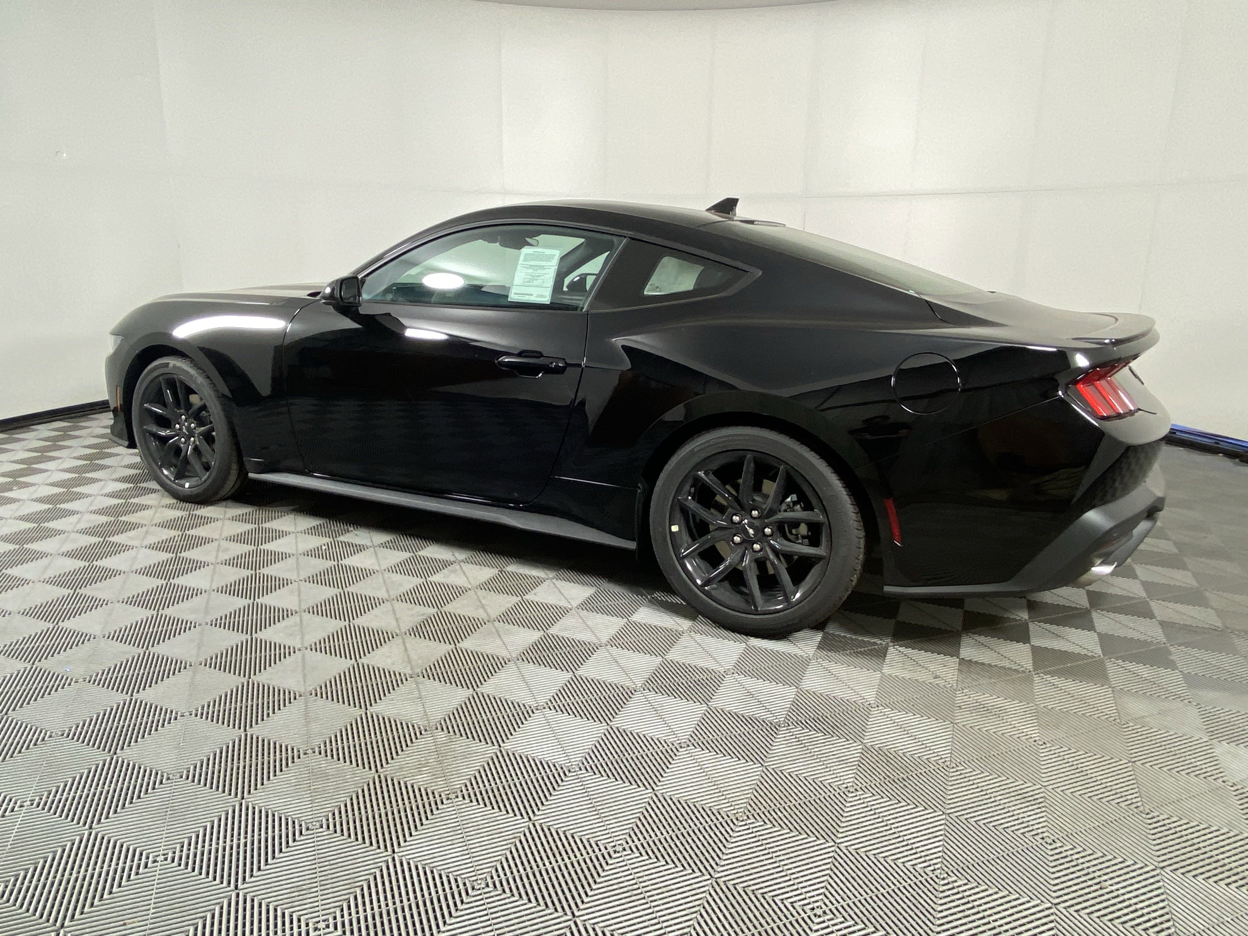 New 2025 Ford Mustang Coupe video 2