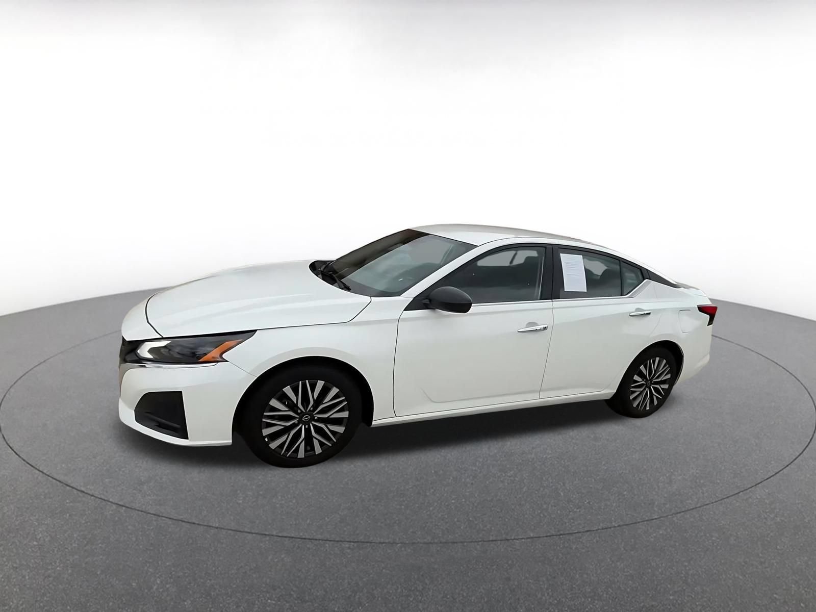 Used 2025 Nissan Altima 2.5 SV FWD image 6