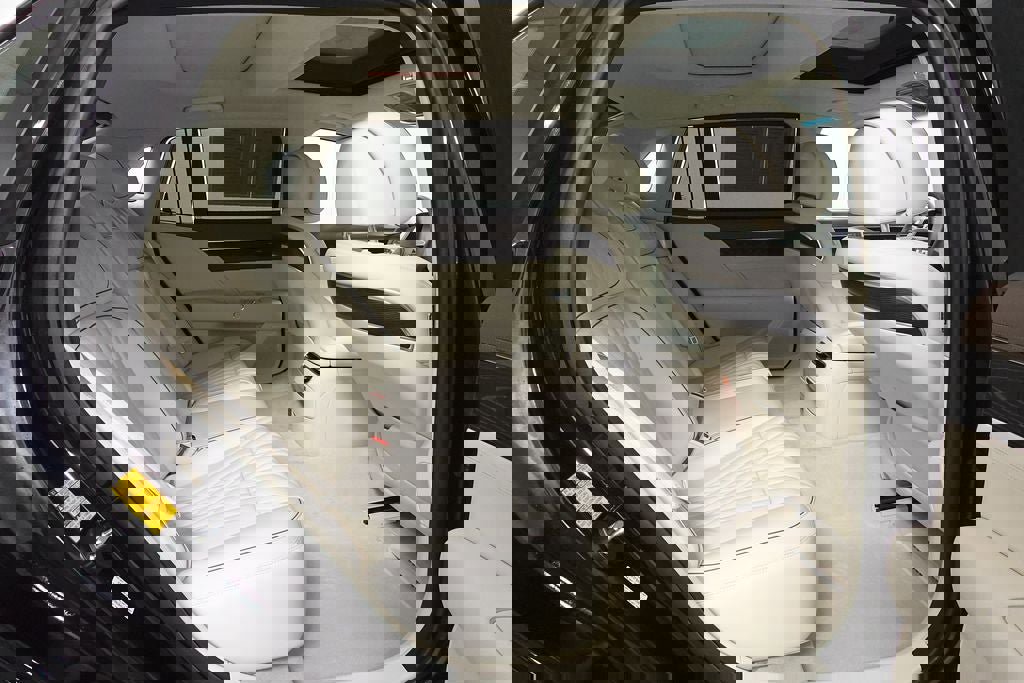 Used 2024 Genesis G90 3.5T image 33