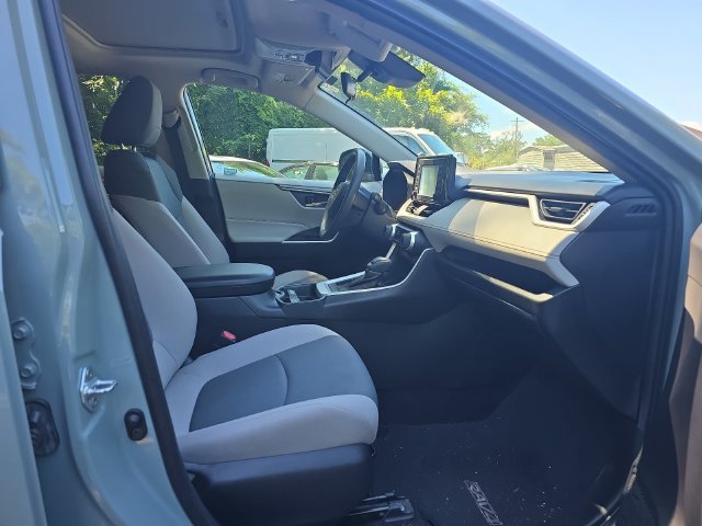 Used 2020 Toyota RAV4 XLE w/ Convenience Package FWD image 28