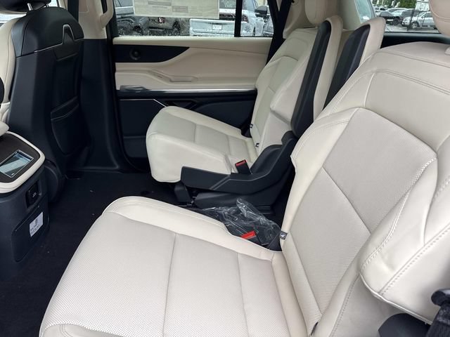 New 2027 Lincoln Navigator Premiere AWD/4WD image 17