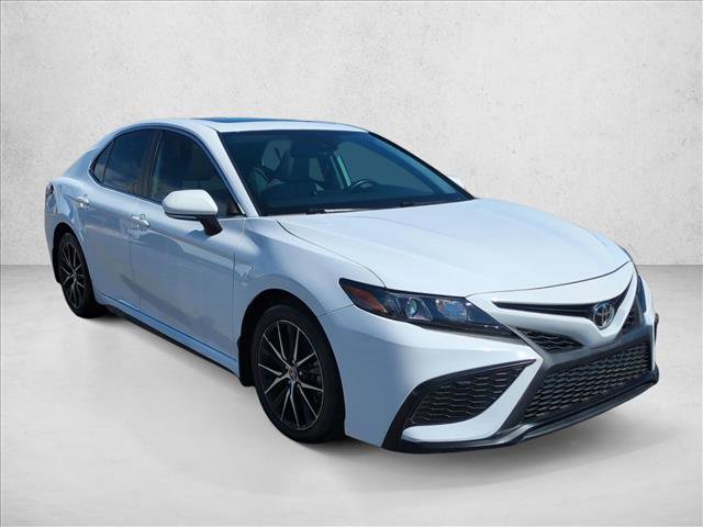 Used 2021 Toyota Camry SE w/ Convenience Package image 3
