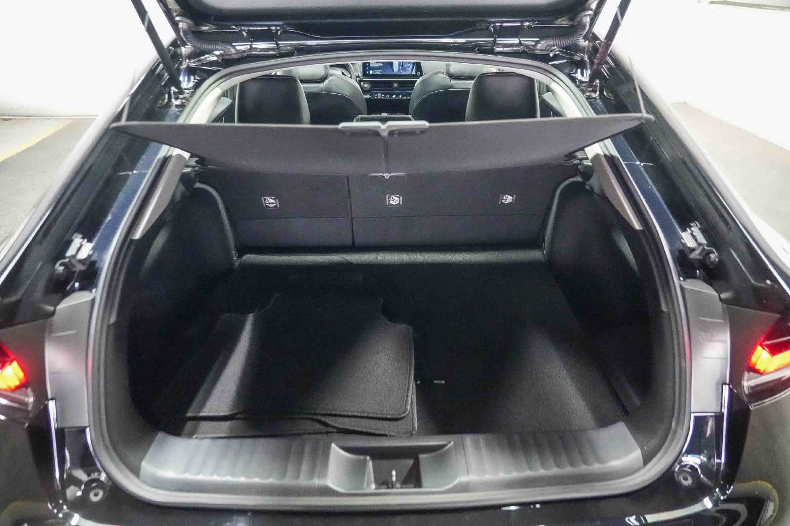 Certified 2024 Toyota Prius XLE FWD image 27