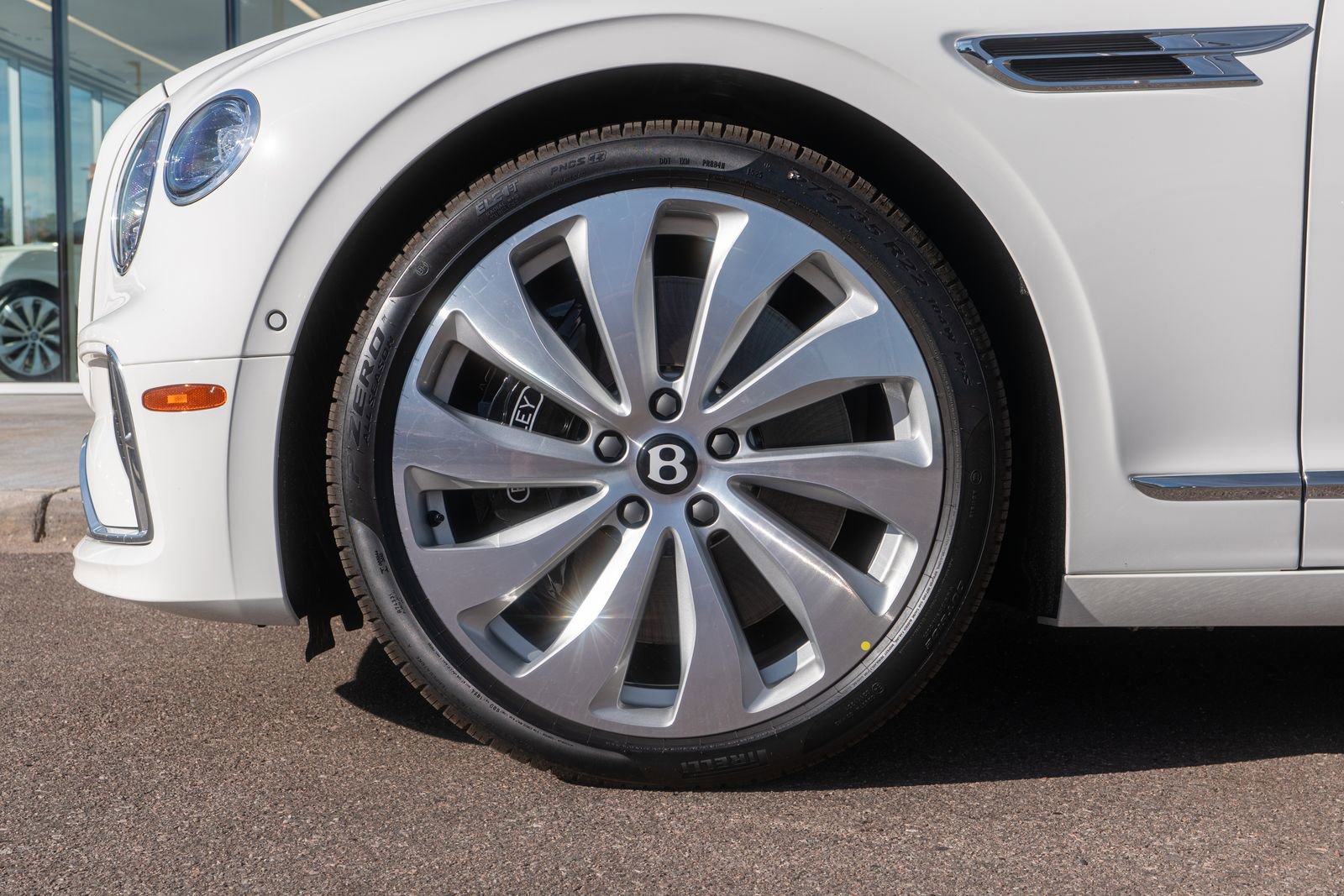 New 2026 Bentley Flying Spur Plug-In Hybrid image 9