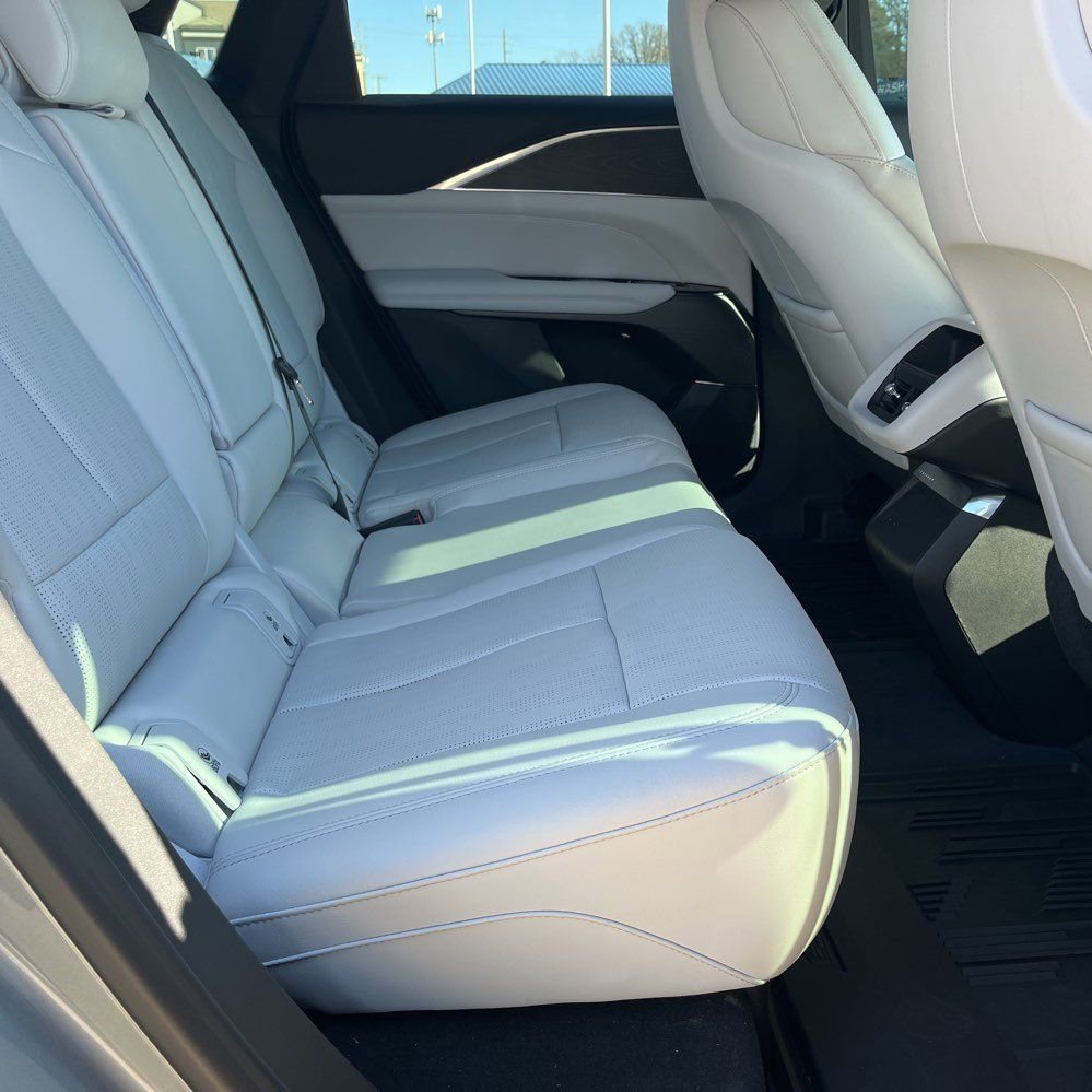 Used 2024 Cadillac Lyriq Luxury image 16