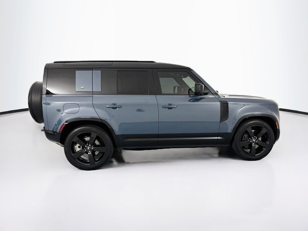 Certified 2024 Land Rover Defender 110 X-Dynamic SE AWD/4WD image 4