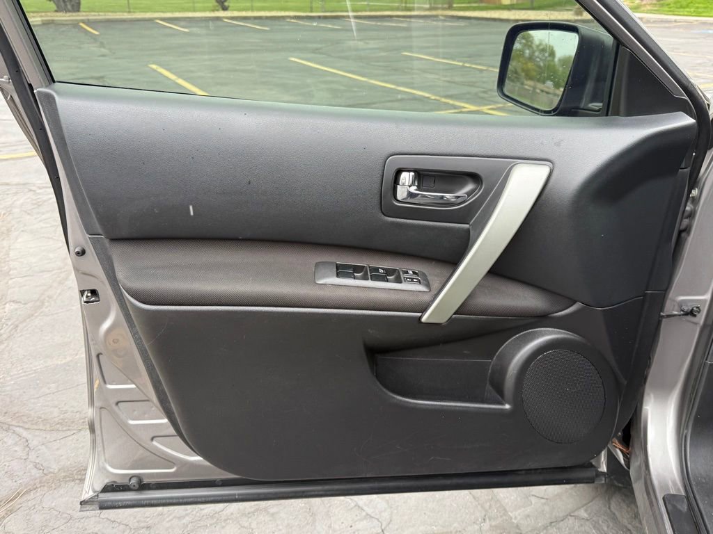 Used 2014 Nissan Rogue S w/ Convenience Package FWD image 9