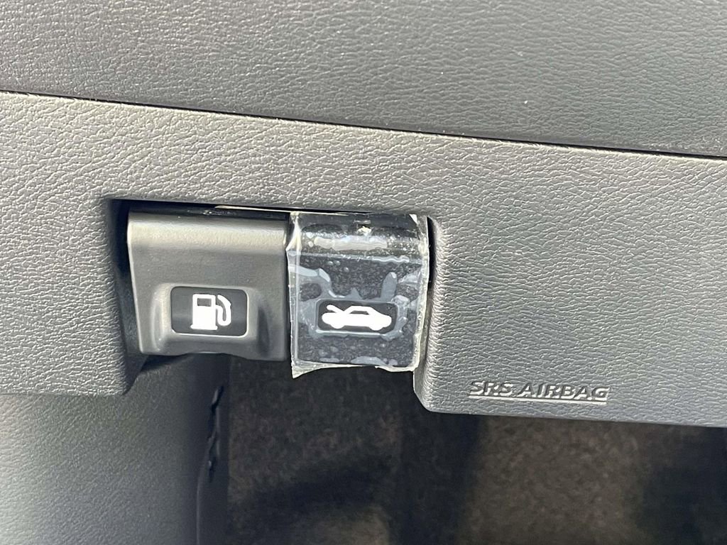 New 2025 Nissan Versa SR w/ Trunk Package image 20