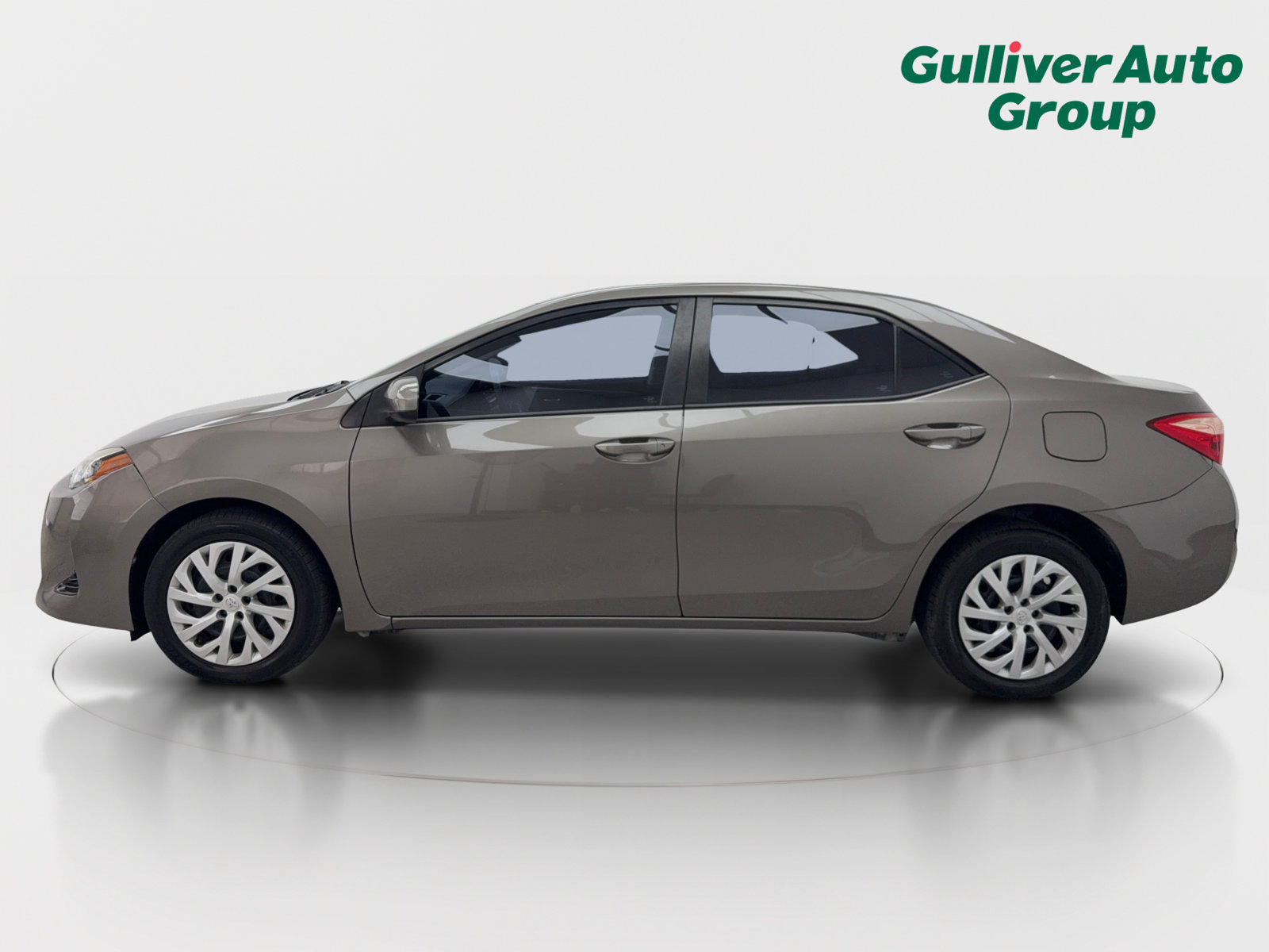 Used 2018 Toyota Corolla LE FWD image 3