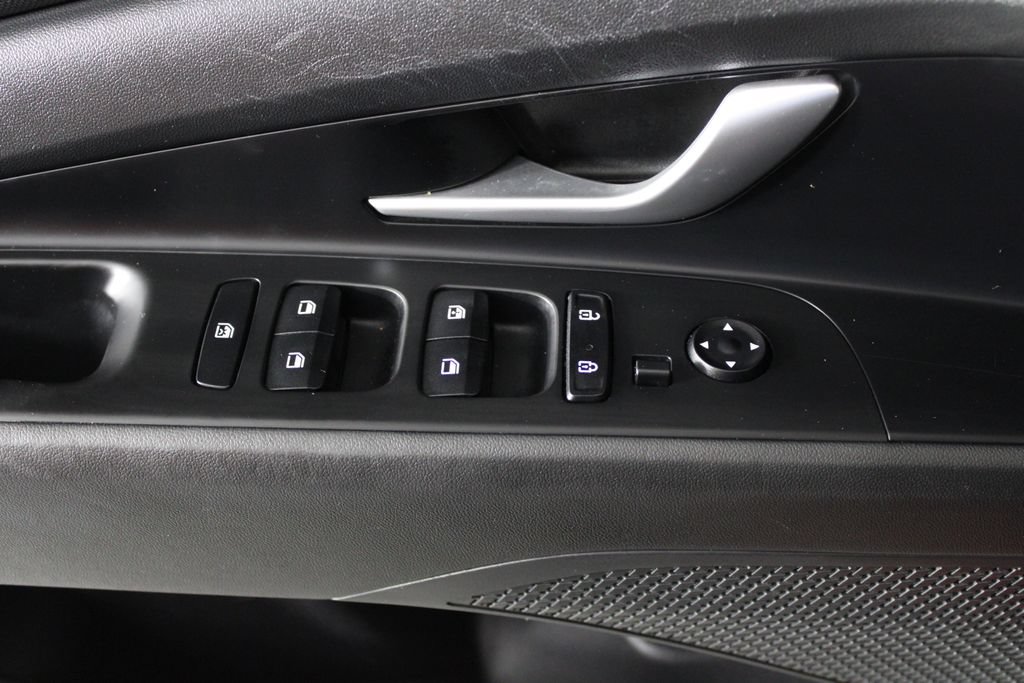 Used 2023 Hyundai Elantra Limited FWD image 22