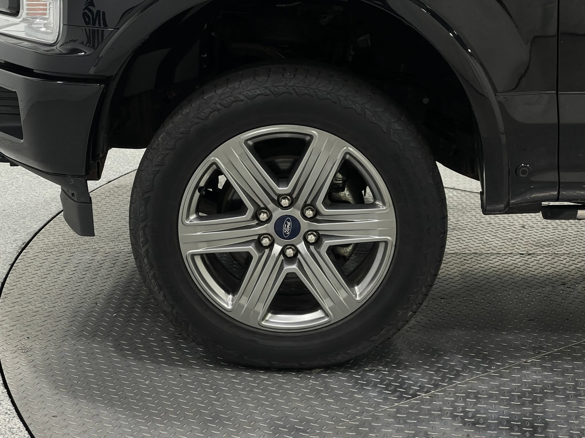 Used 2019 Ford F150 Lariat w/ Equipment Group 502A Luxury AWD/4WD image 33