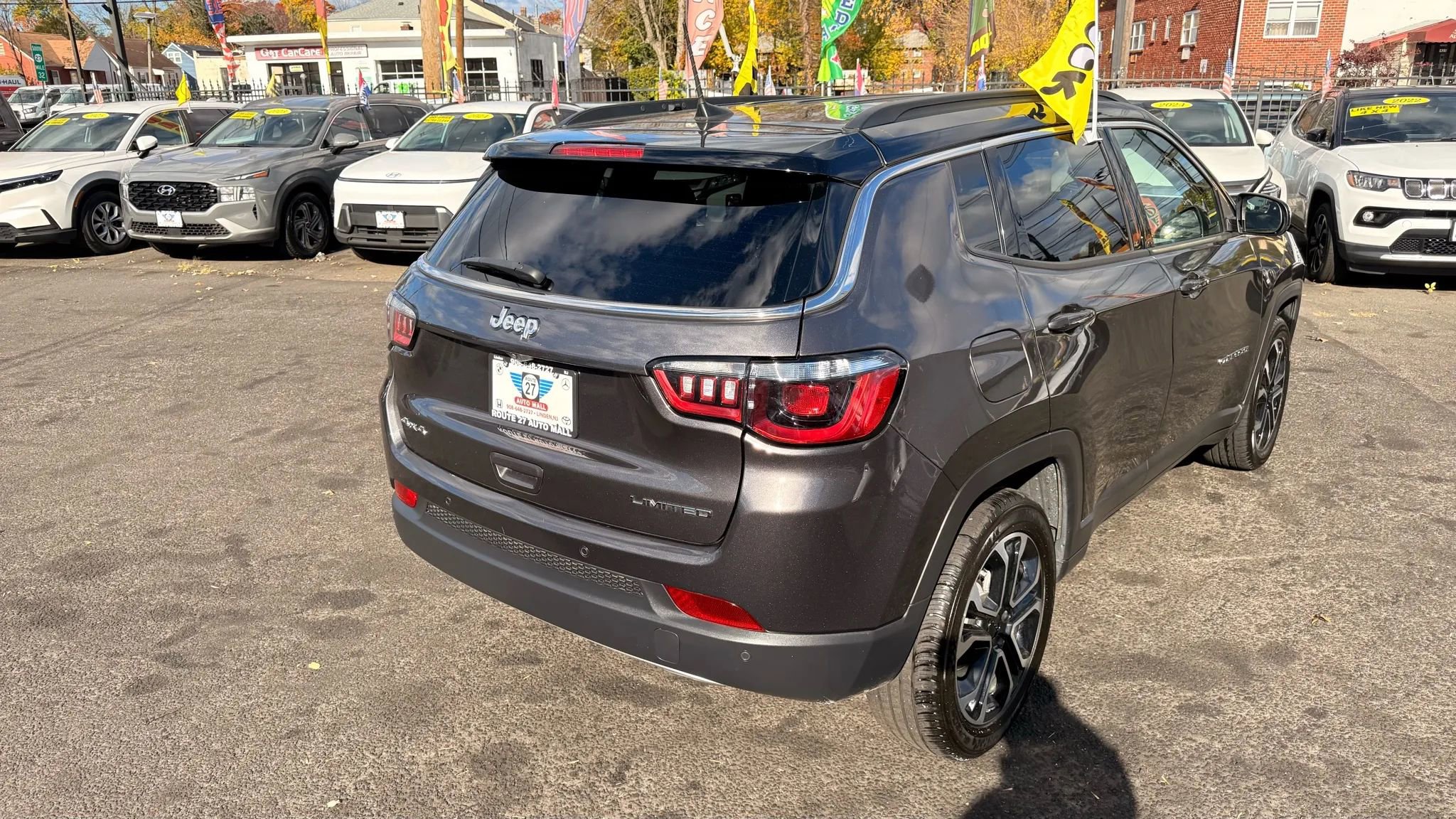 Used 2023 Jeep Compass Limited image 7