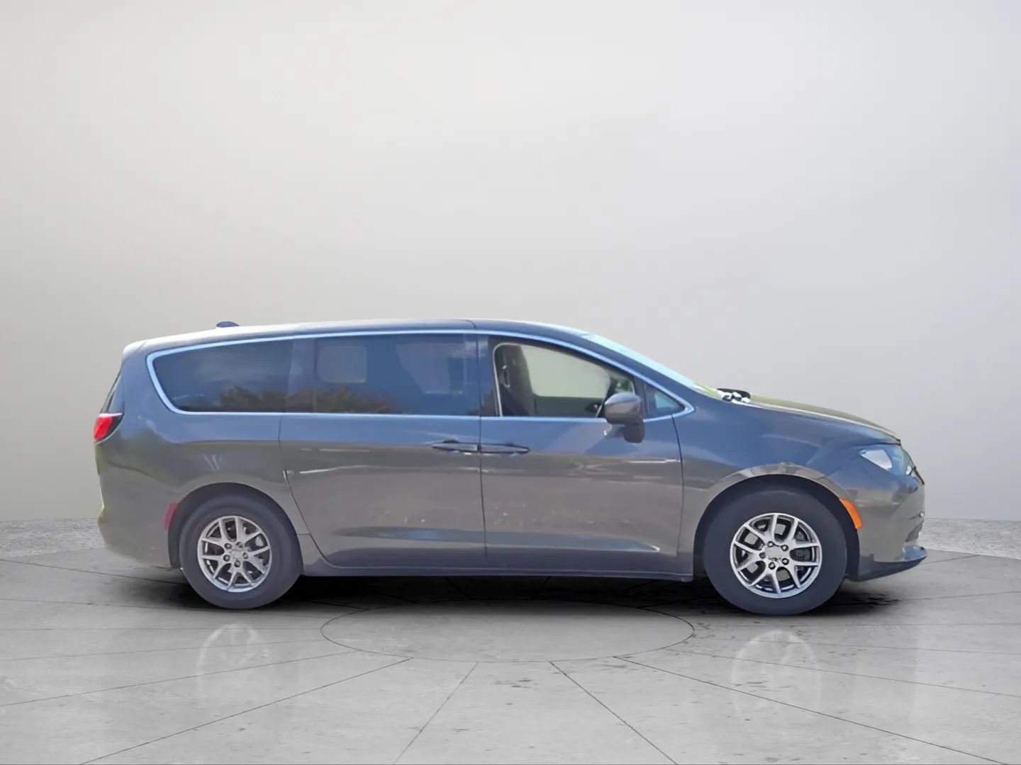 Used 2017 Chrysler Pacifica Touring image 13