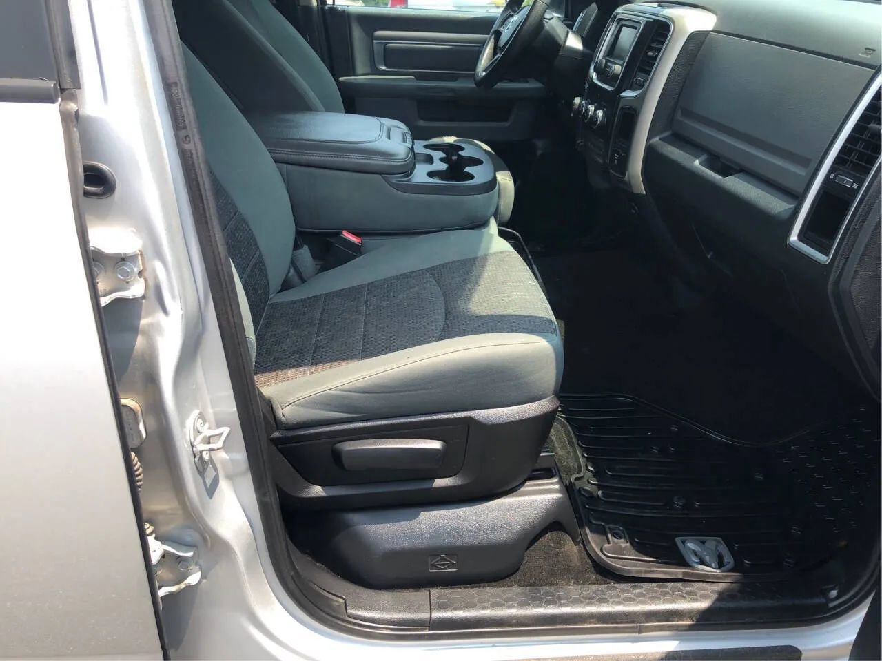 Used 2015 RAM 1500 Outdoorsman image 11