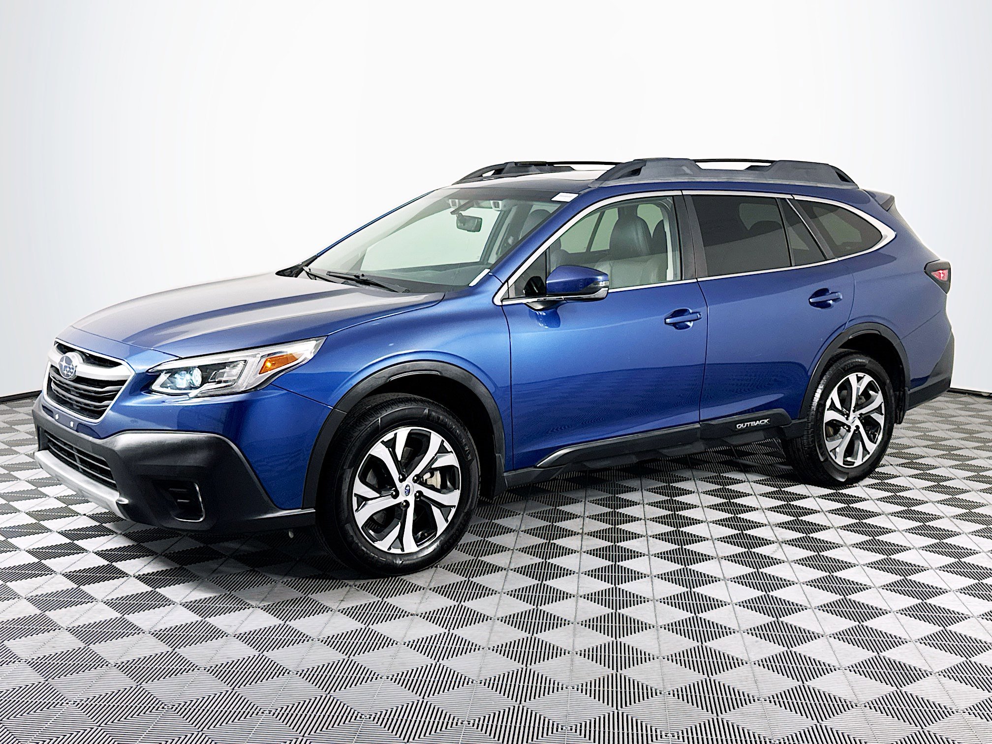 Used 2021 Subaru Outback Limited XT image 4