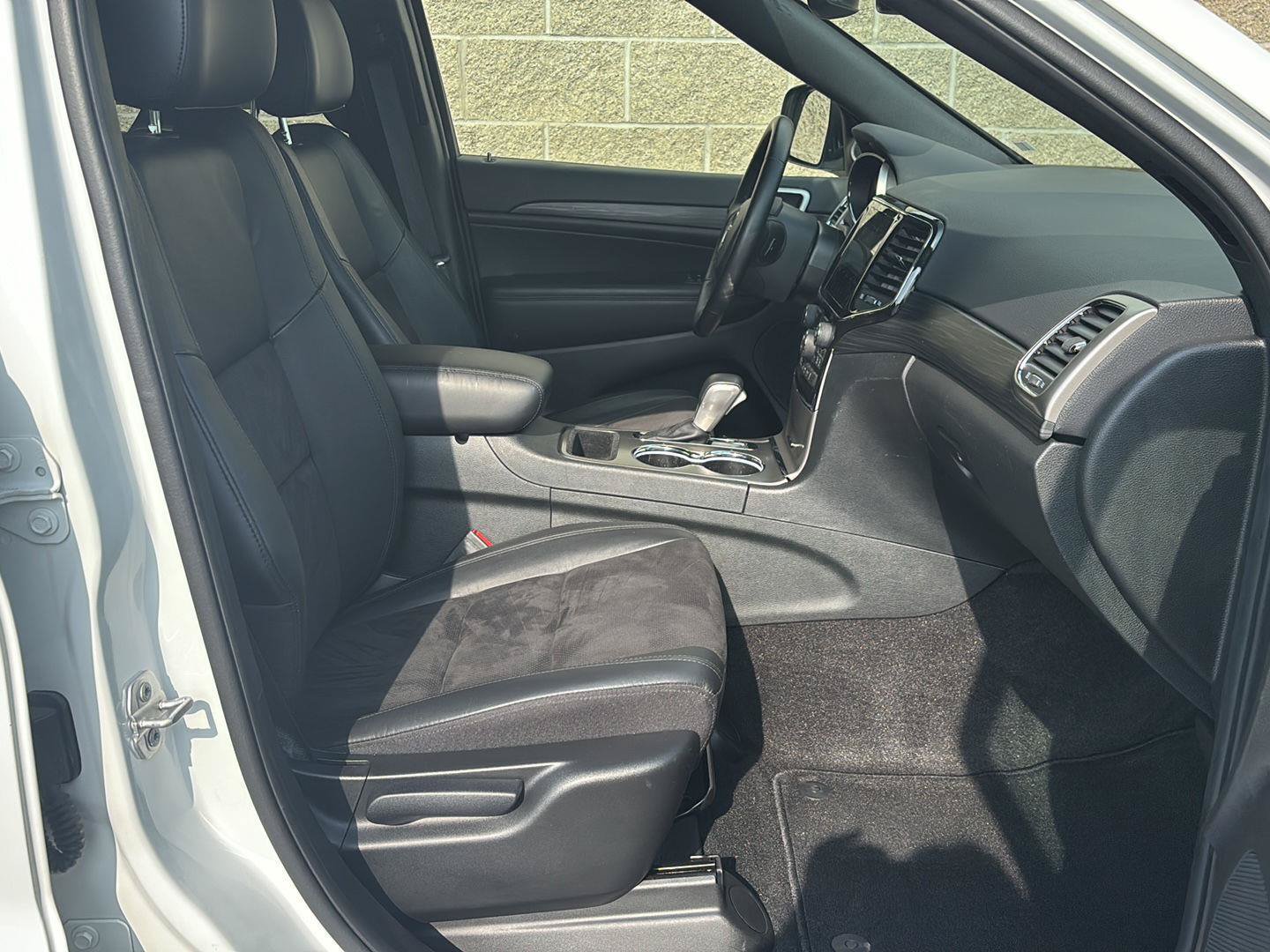 Used 2022 Jeep Grand Cherokee Laredo X AWD/4WD image 20