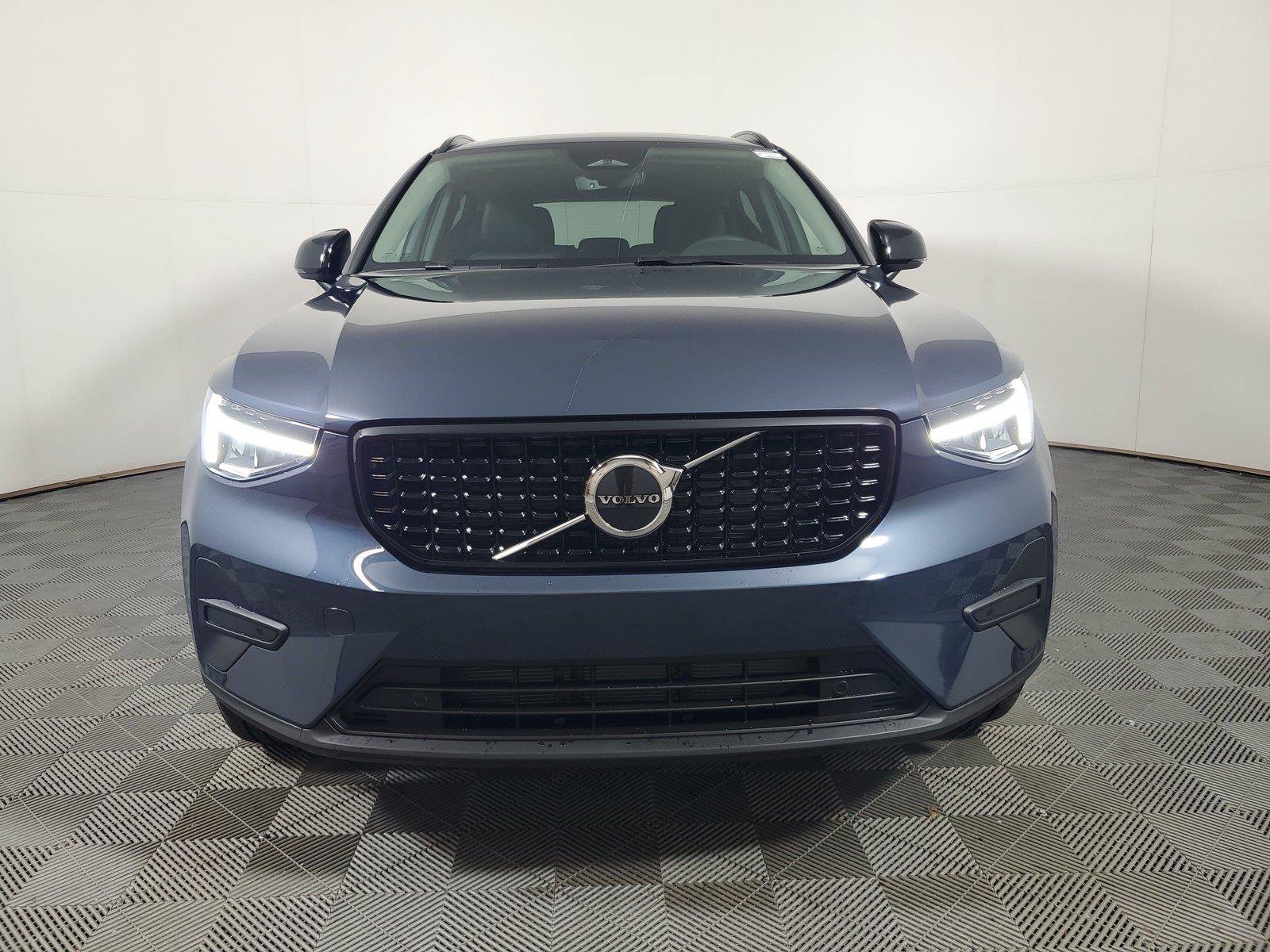 New 2026 Volvo XC40 B4 Core w/ Protection Package Premier FWD image 2