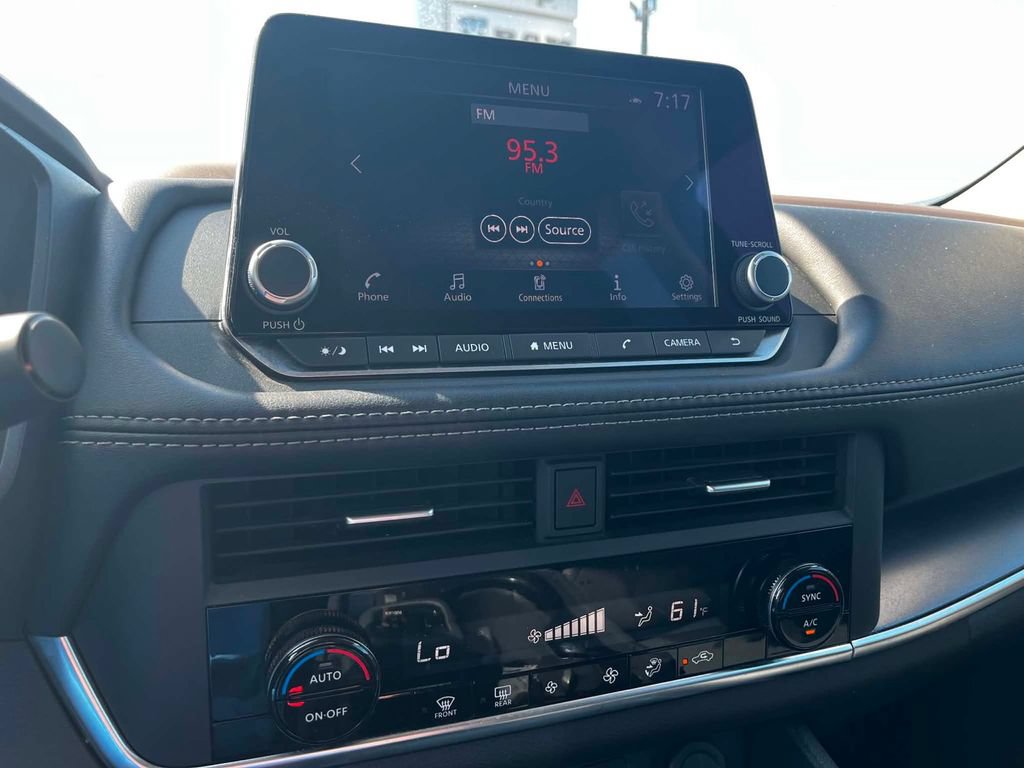 Used 2023 Nissan Rogue SV FWD image 16
