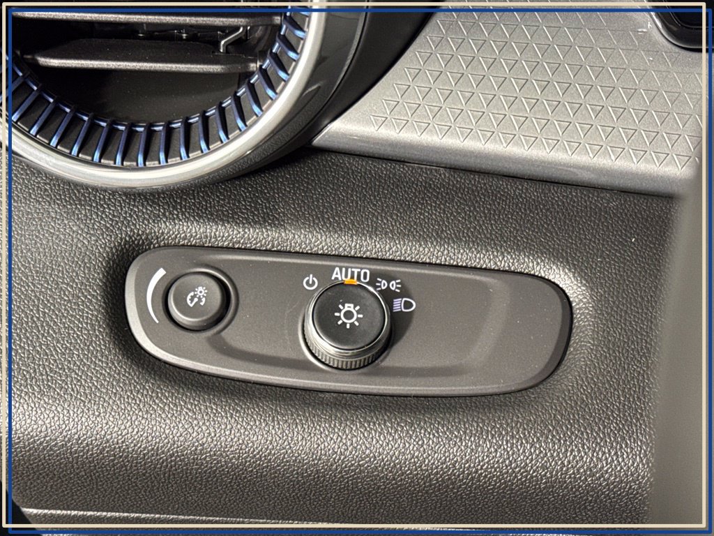 New 2026 Chevrolet Trax LT w/ LT Convenience Package FWD image 17