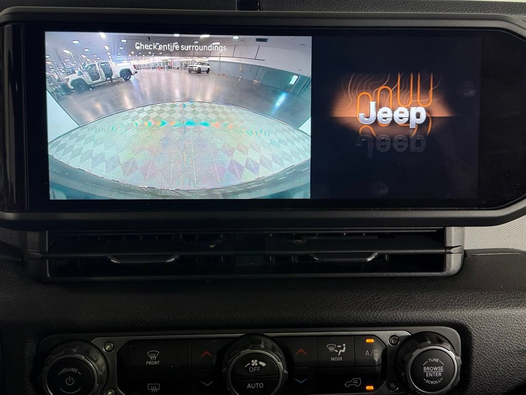 Used 2024 Jeep Wrangler Unlimited AWD/4WD image 17