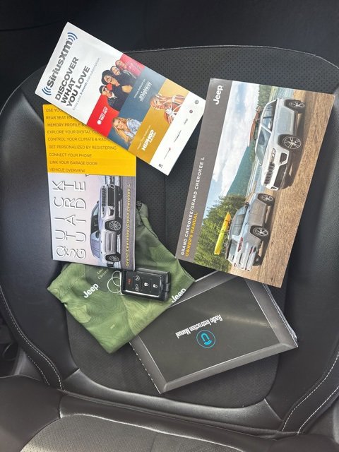 Used 2024 Jeep Grand Cherokee Altitude image 10