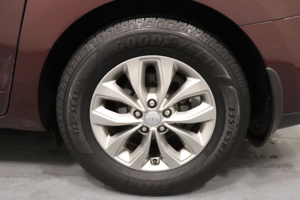 Used 2019 Kia Sedona LX FWD image 22