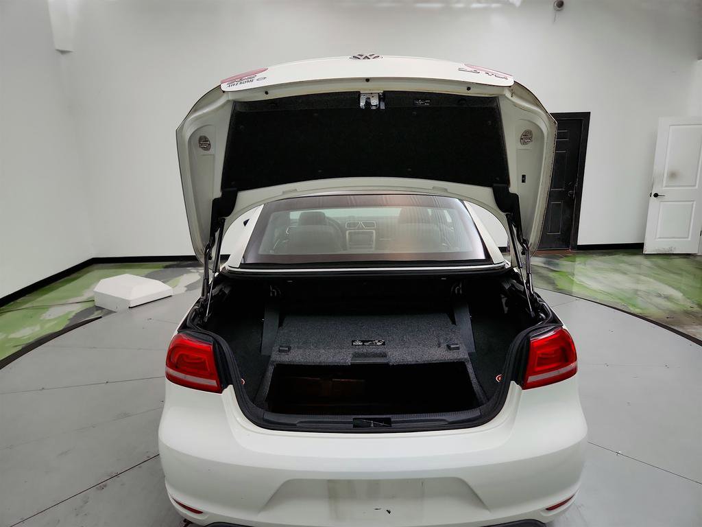 Used 2013 Volkswagen Eos w/ Sport Package image 27