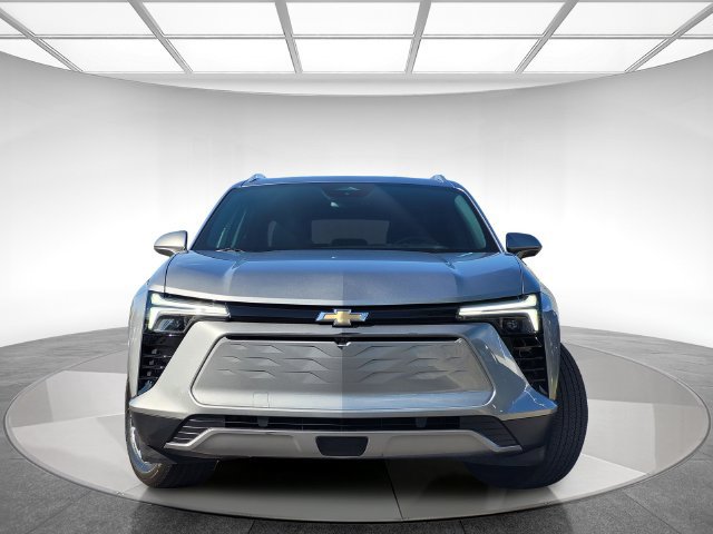 Used 2024 Chevrolet Blazer EV LT AWD/4WD image 2