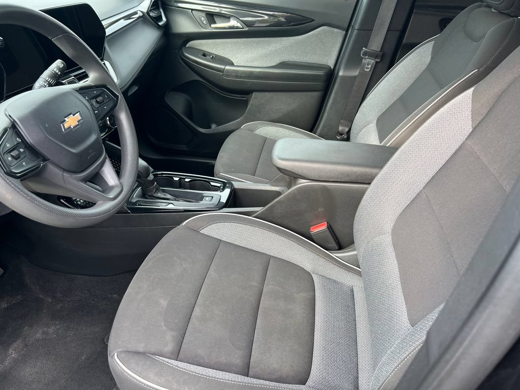 Used 2025 Chevrolet TrailBlazer LT AWD/4WD image 10