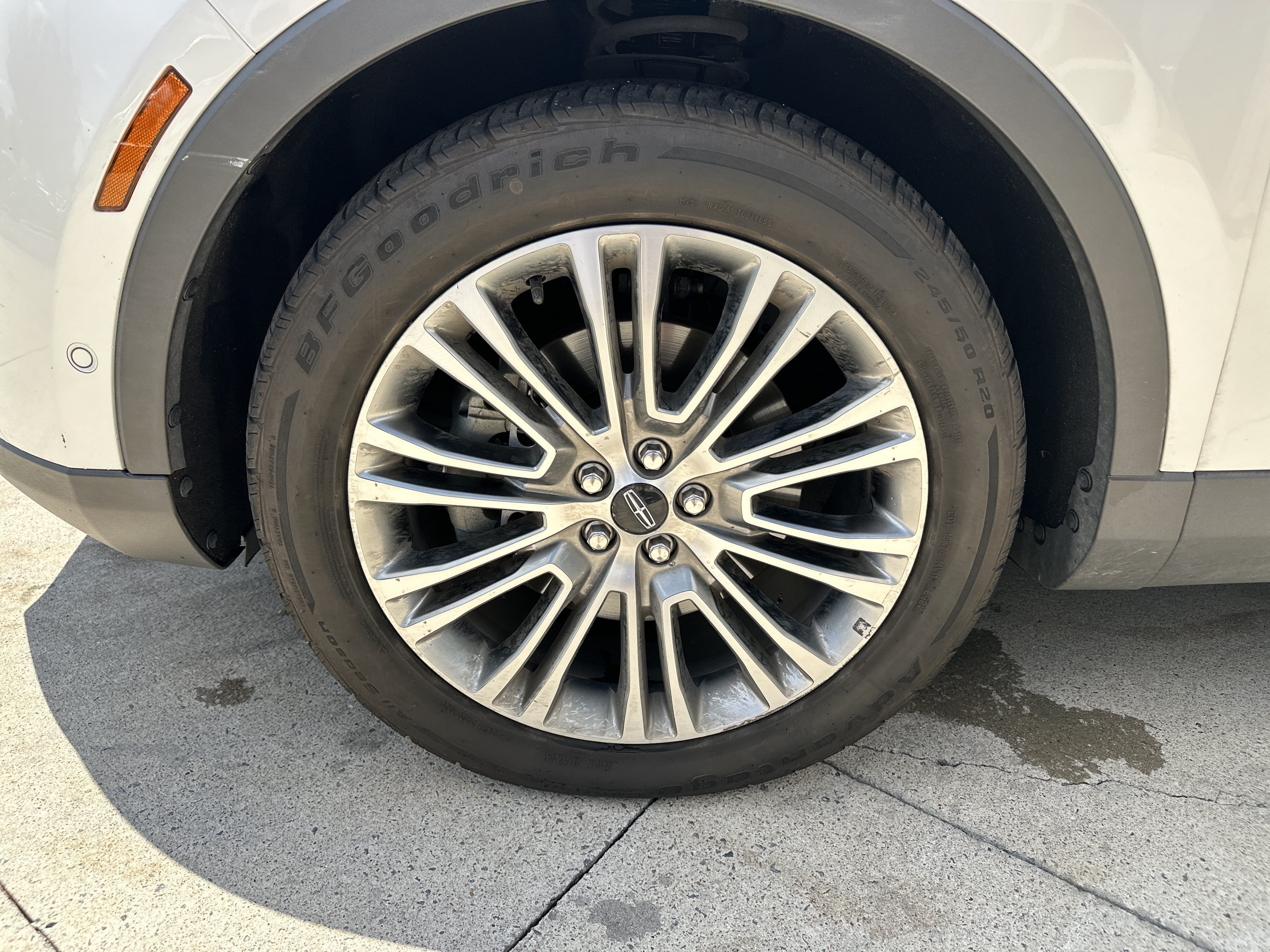 Used 2016 Lincoln MKX Reserve w/ Technology Package AWD/4WD image 16