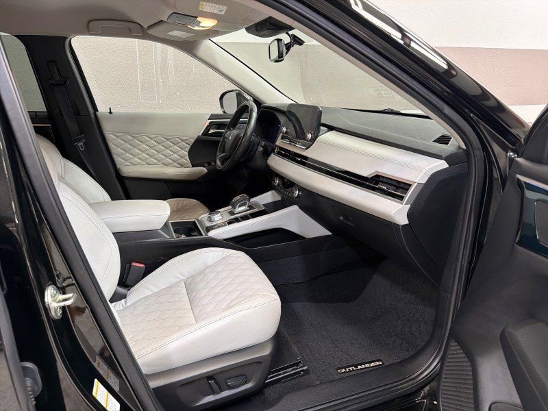 Used 2022 Mitsubishi Outlander SEL FWD image 46
