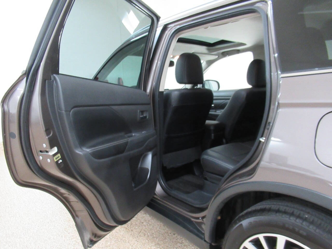 Used 2016 Mitsubishi Outlander GT image 14