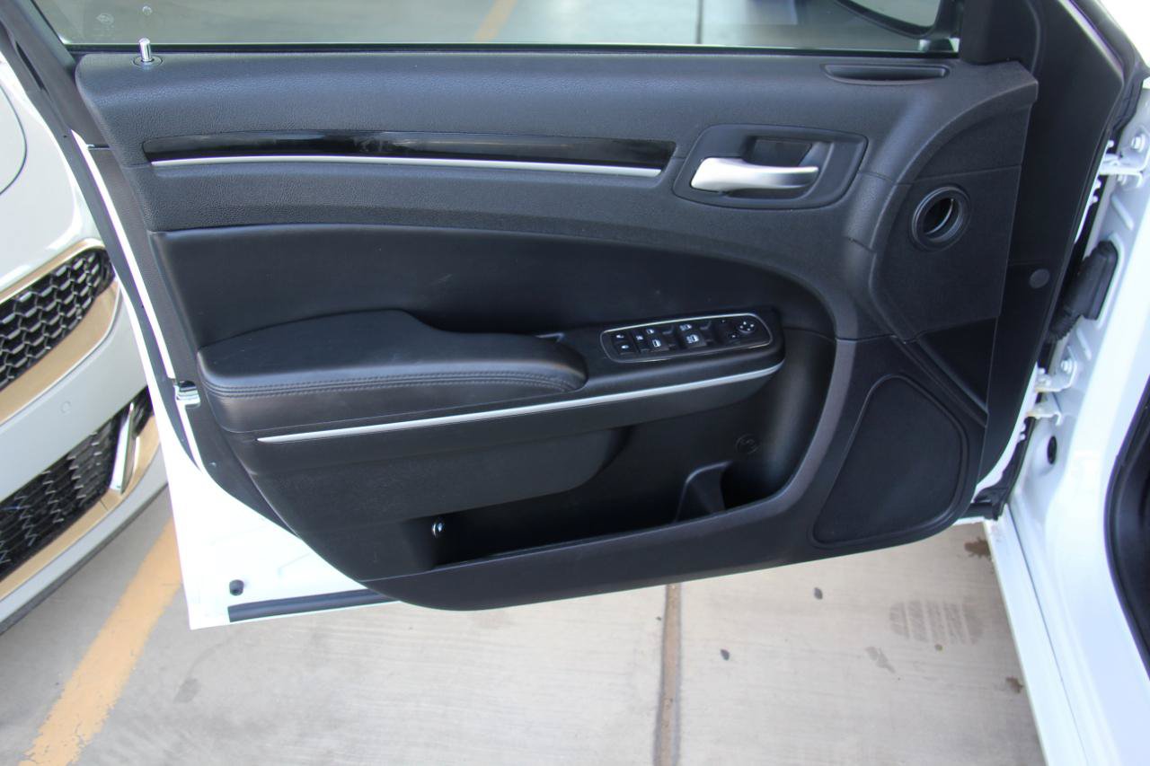 Used 2023 Chrysler 300 Touring w/ Sport Appearance Package RWD image 22