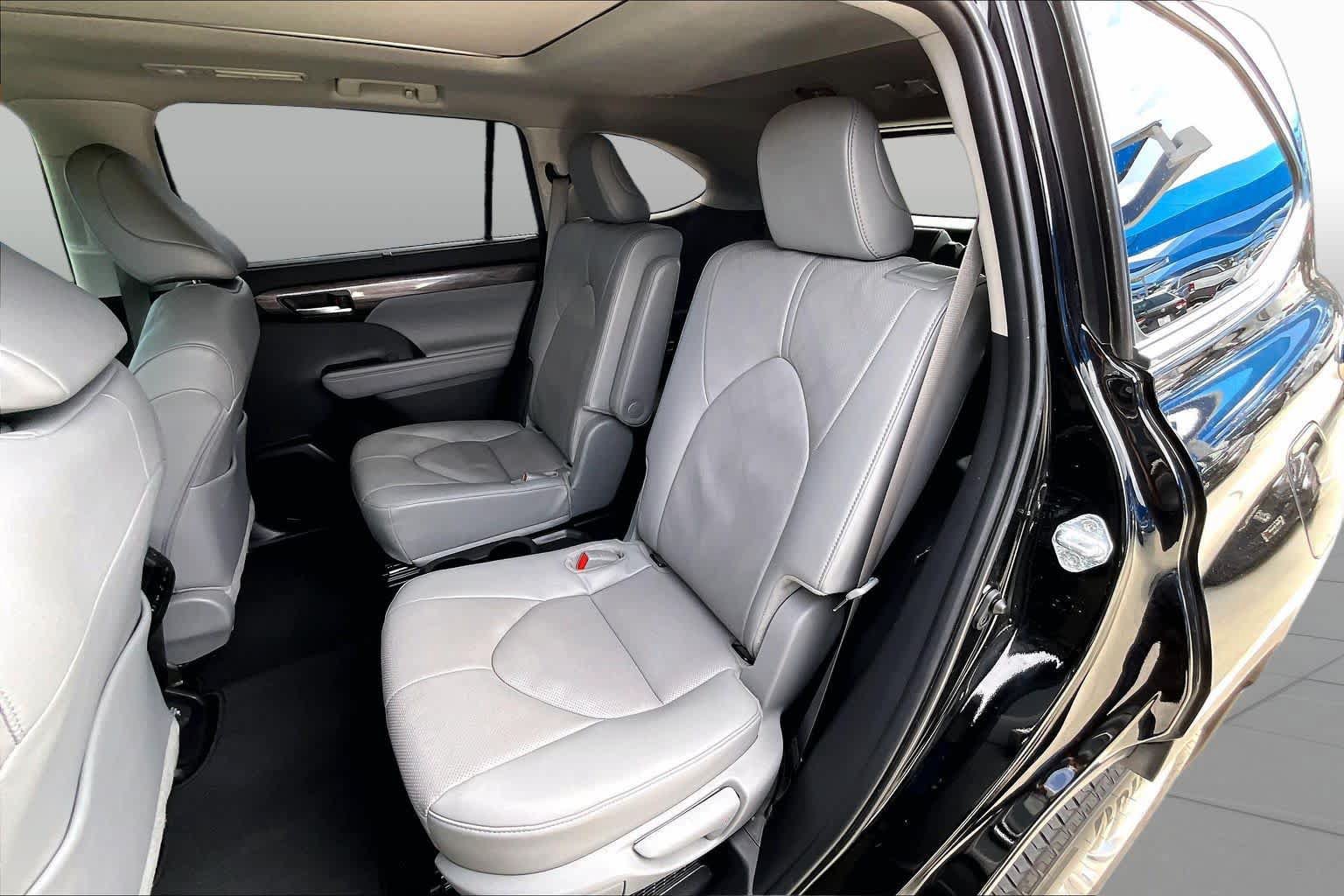 Used 2025 Toyota Highlander Platinum AWD/4WD image 21