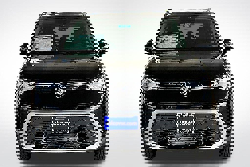 New 2025 Volkswagen Taos SE image 2