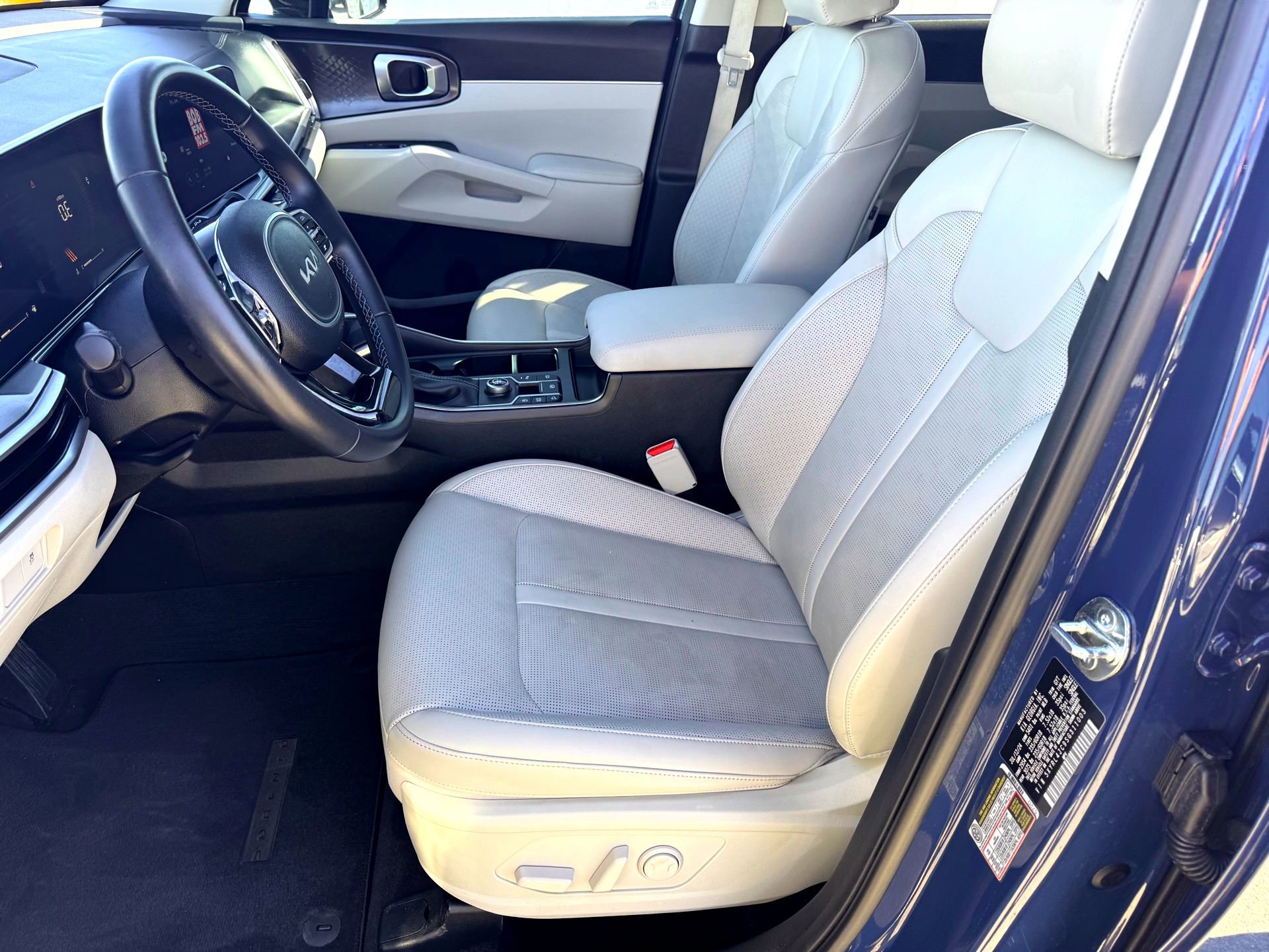 Used 2025 Kia Sorento S image 12