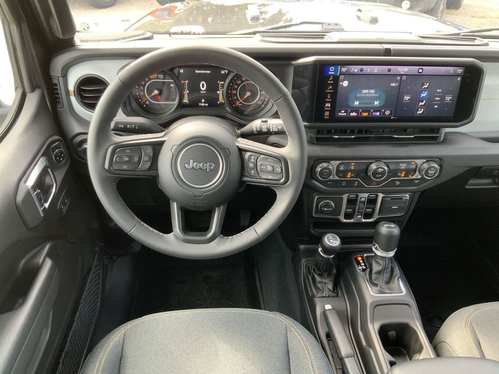 Used 2025 Jeep Wrangler Unlimited Sport AWD/4WD image 25