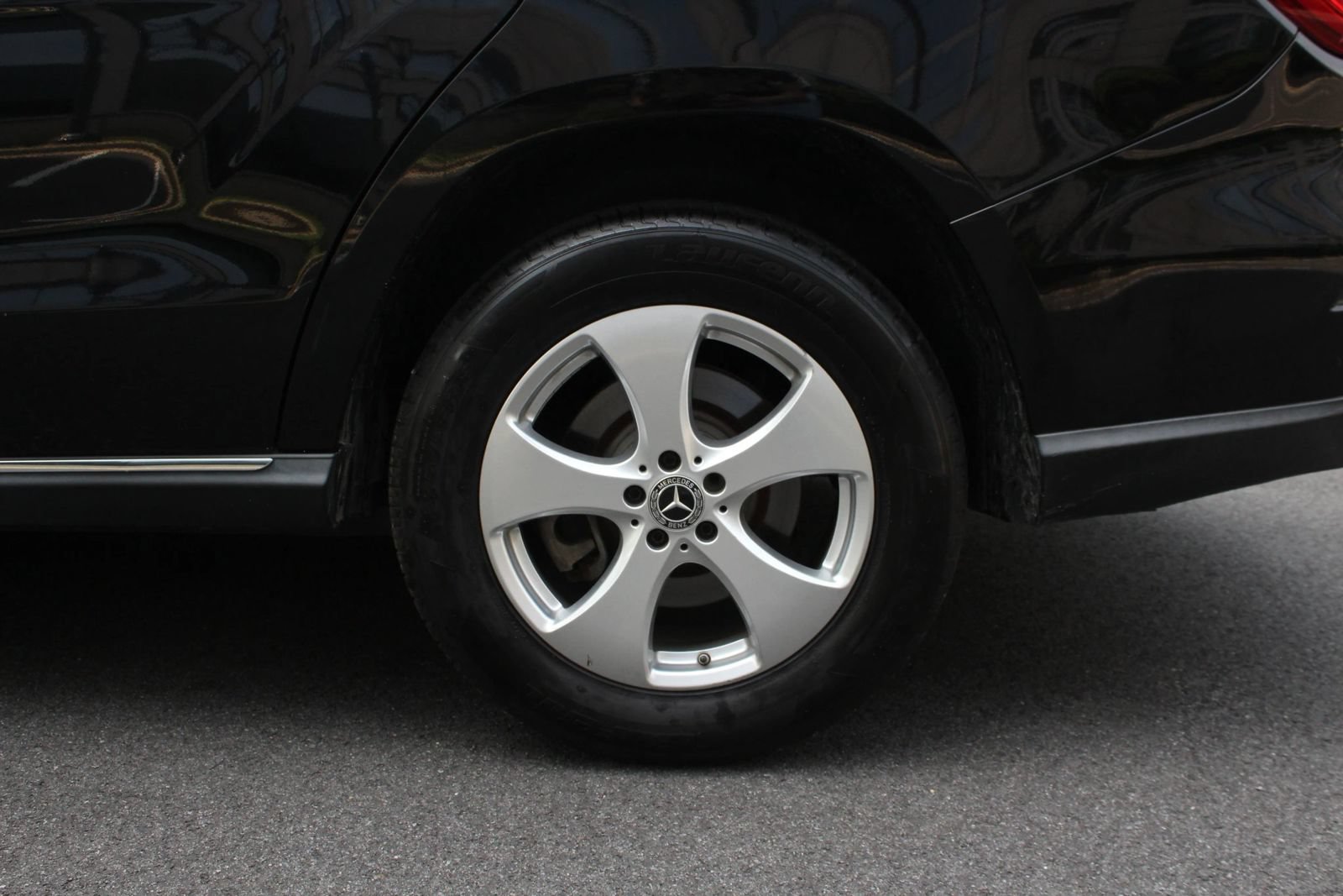 Used 2018 Mercedes-Benz GLS 450 4MATIC w/ Premium Package image 10
