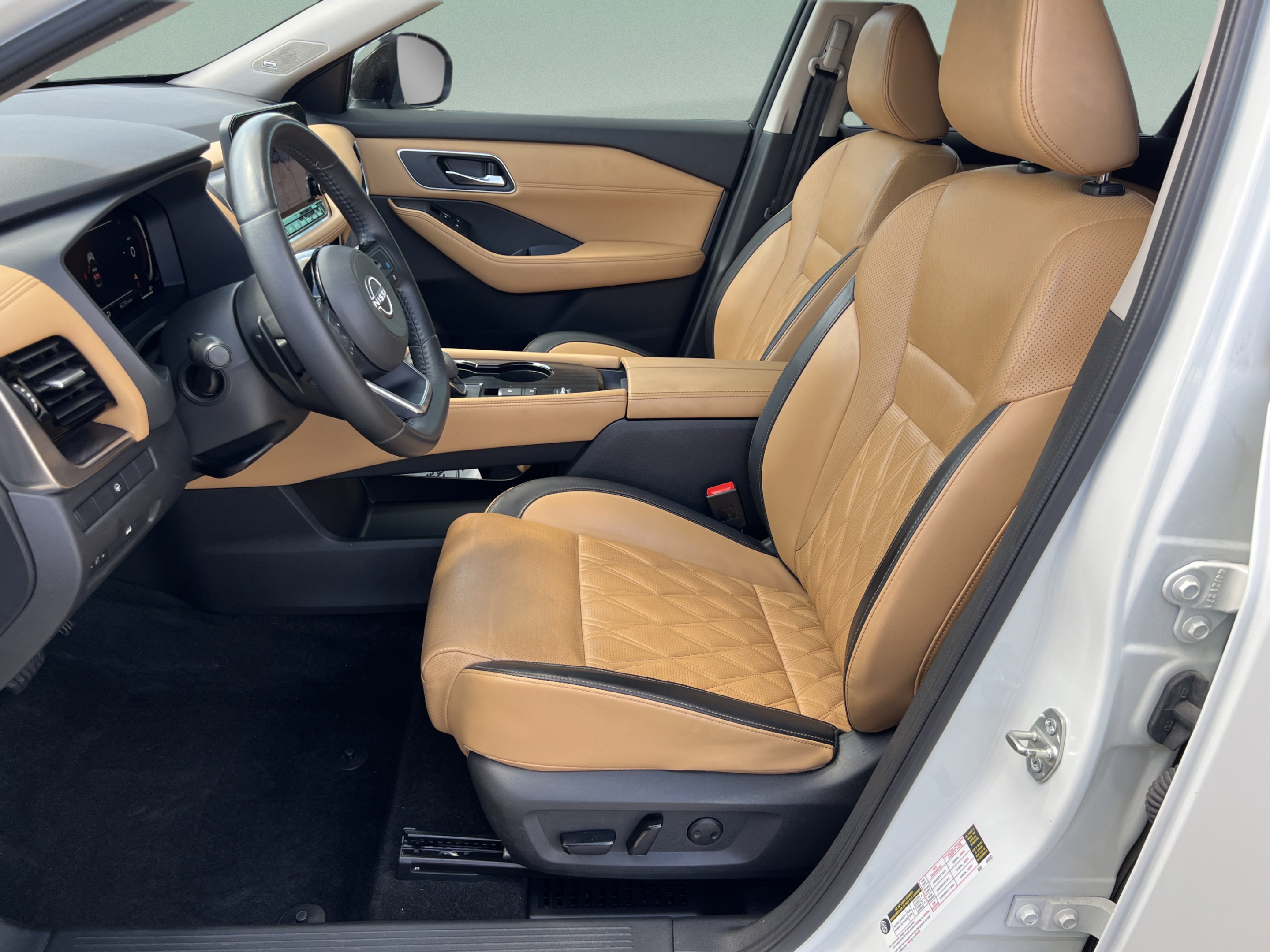 Used 2023 Nissan Rogue Platinum FWD image 9