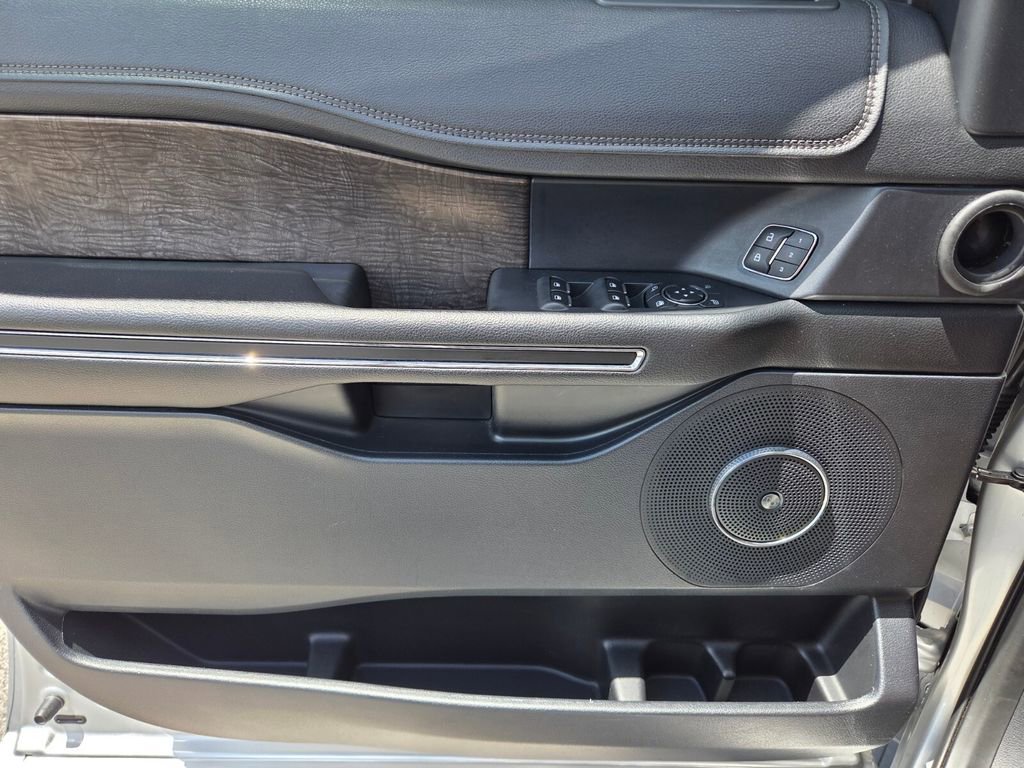 Used 2018 Ford Expedition Limited w/ Equipment Group 301A RWD image 22