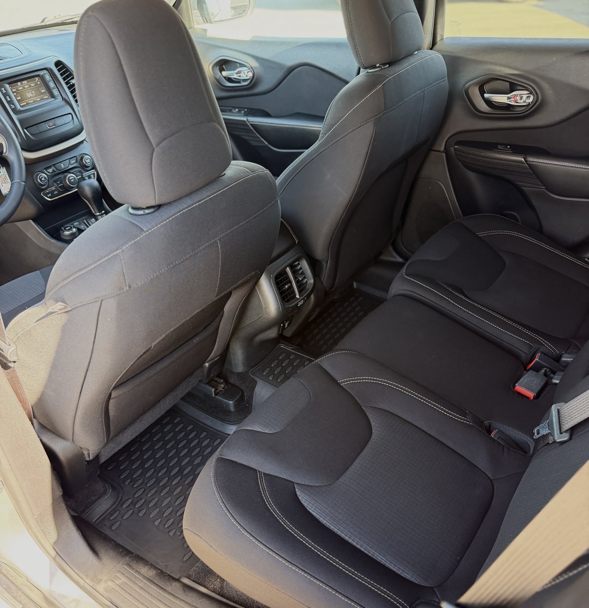 Used 2015 Jeep Cherokee Latitude AWD/4WD image 15