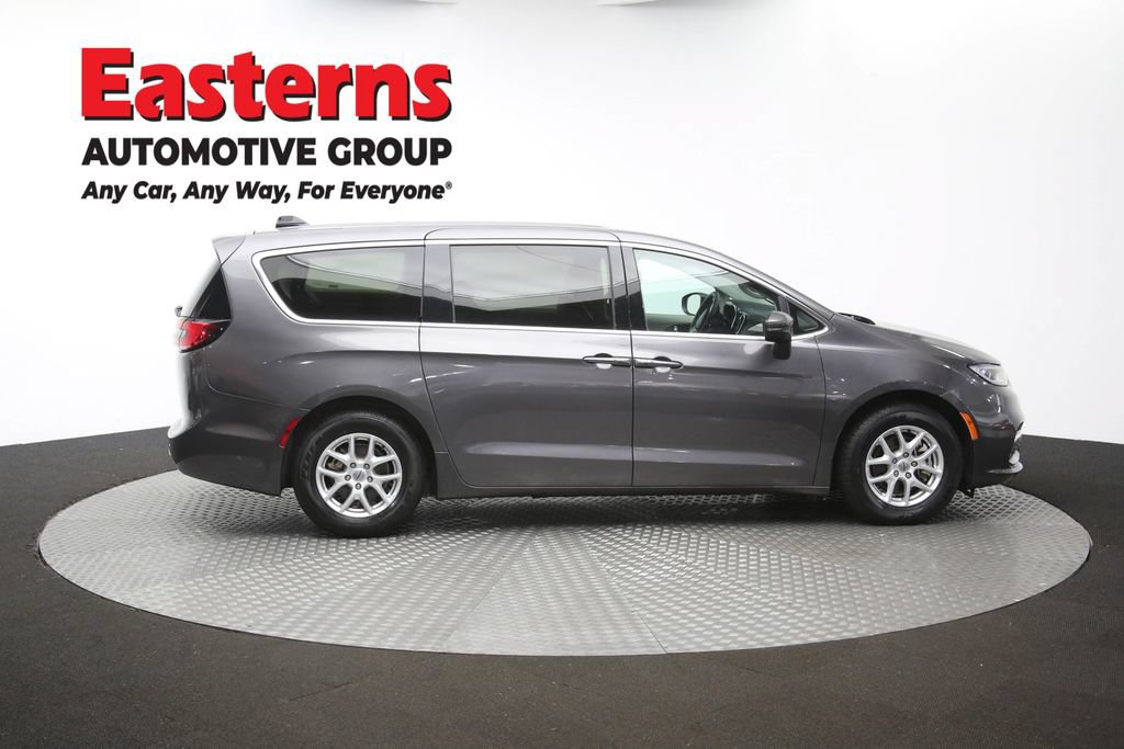 Used 2023 Chrysler Pacifica Touring-L FWD image 45