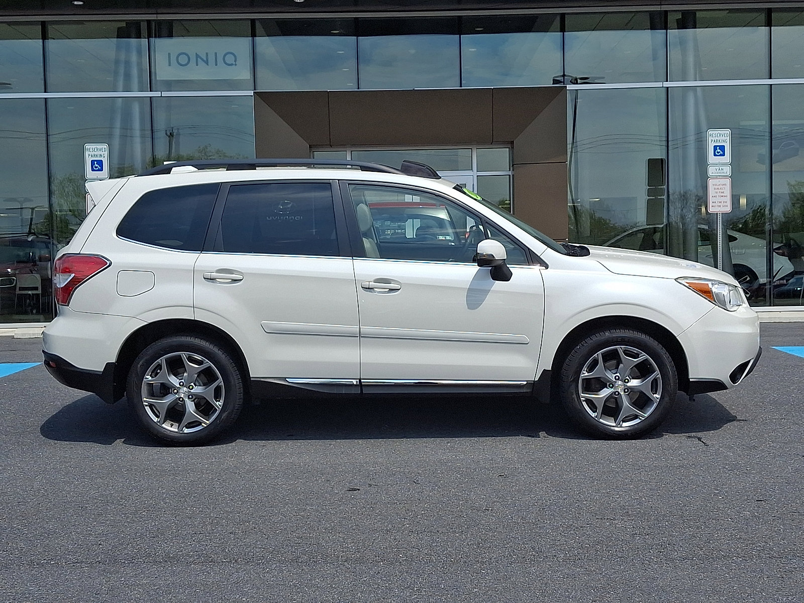Used 2016 Subaru Forester 2.5i Touring w/ Eyesight & Navigation System AWD/4WD image 7