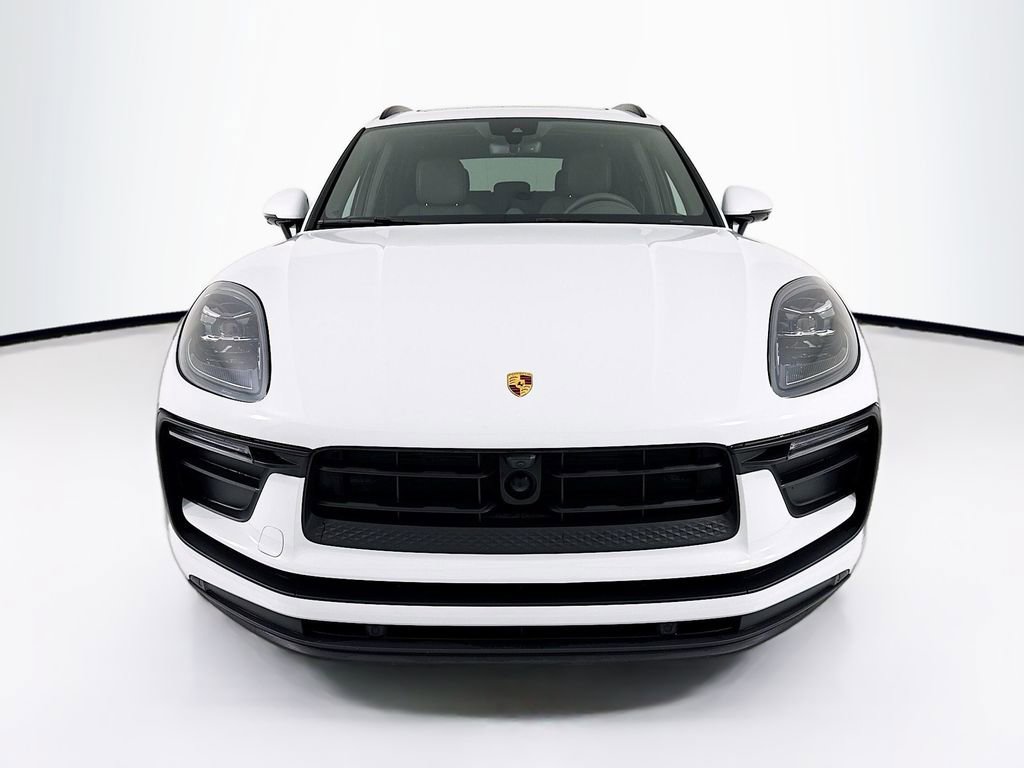 Certified 2023 Porsche Macan Turbo AWD/4WD image 6