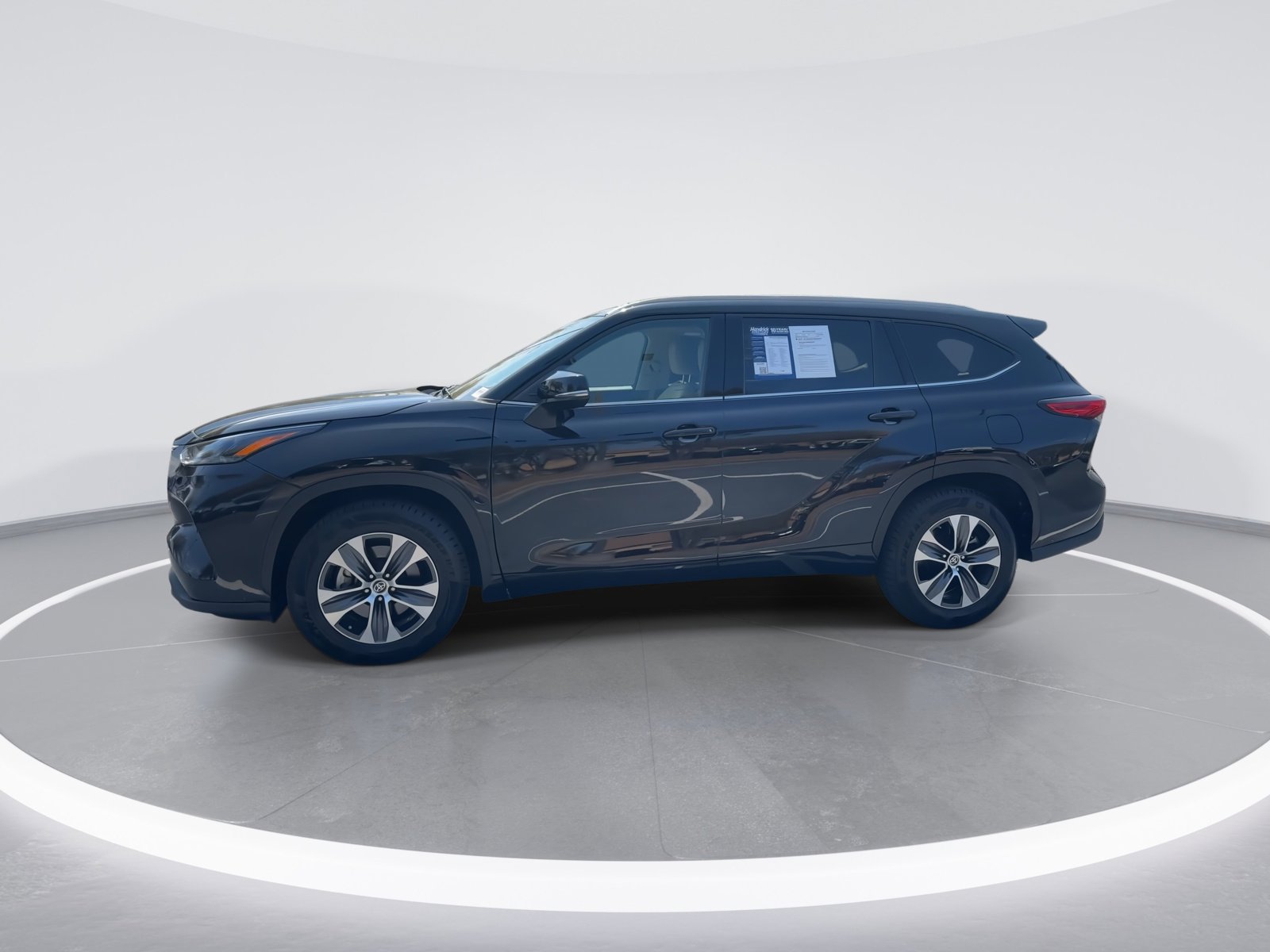 Used 2022 Toyota Highlander XLE image 6