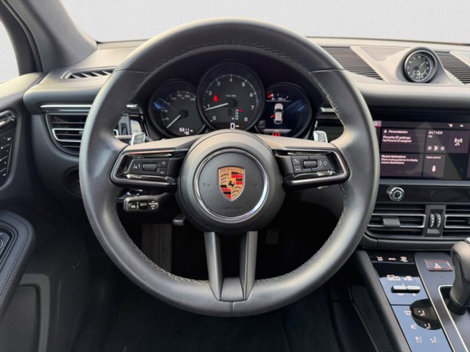 Used 2023 Porsche Macan w/ Premium Package Plus image 15