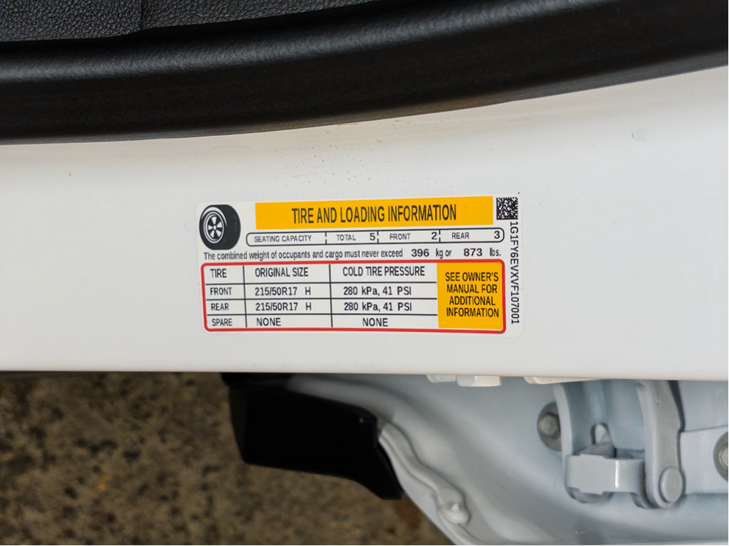 Used 2027 Chevrolet Bolt LT w/ Comfort Package FWD image 29